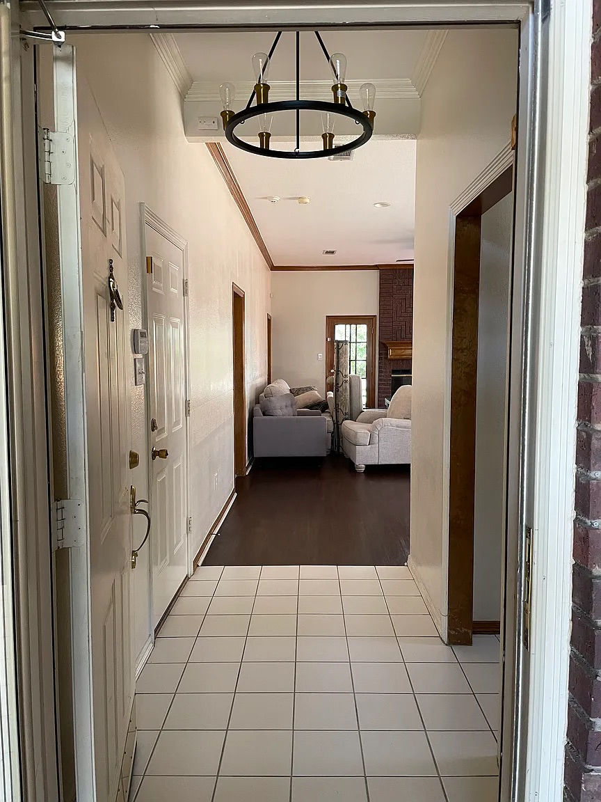 Building Photo - Room in House on Tiffany Glenn Ct