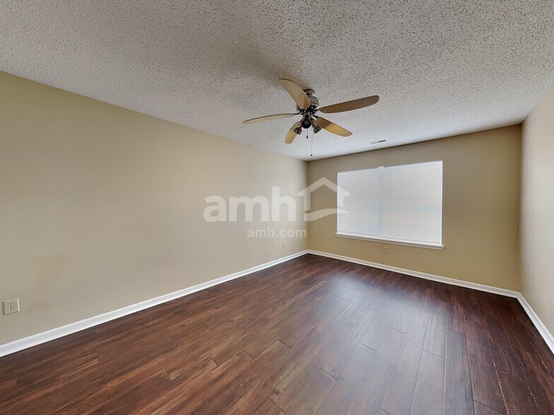 Building Photo - 151 E Pine Ridge Dr