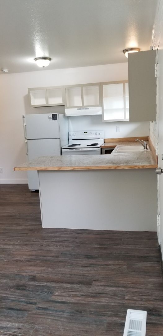 Building Photo - 761 W 600 S