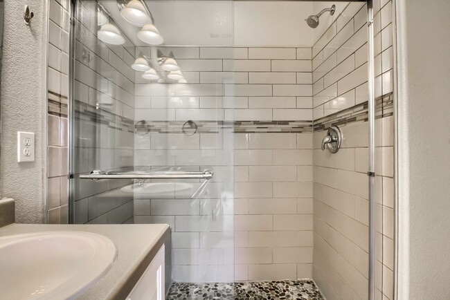 Building Photo - Beautiful 3 bedroom townhome in Central Park (Stapleton) Neighborhood