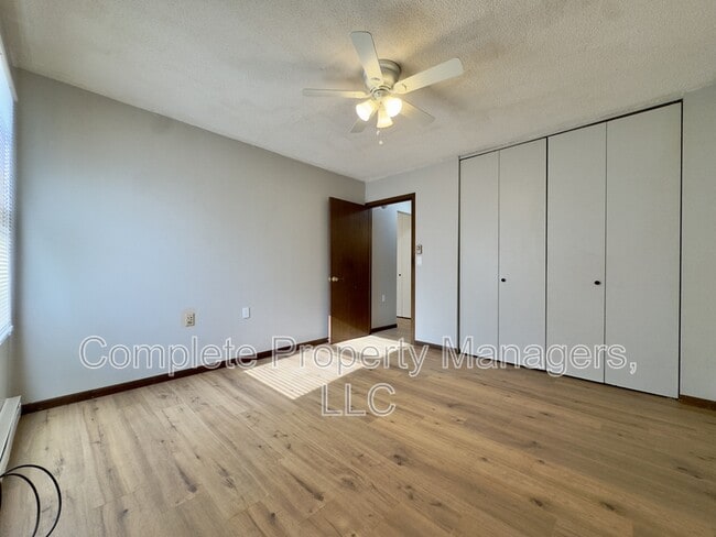 Building Photo - 208 Franke St