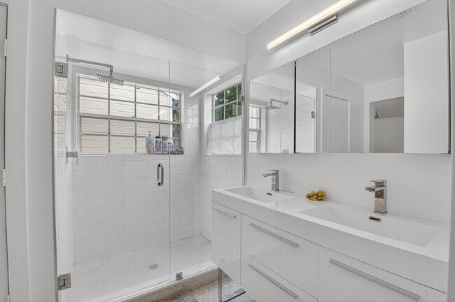 Building Photo - 5328 Buckhead Cir