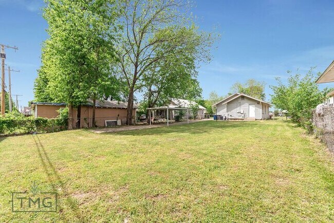 Building Photo - 2 Bed, 2 Bath Home Near TU