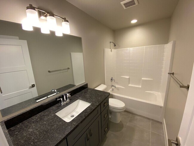 Building Photo - Newer- Red Mountain Vista Town Home,