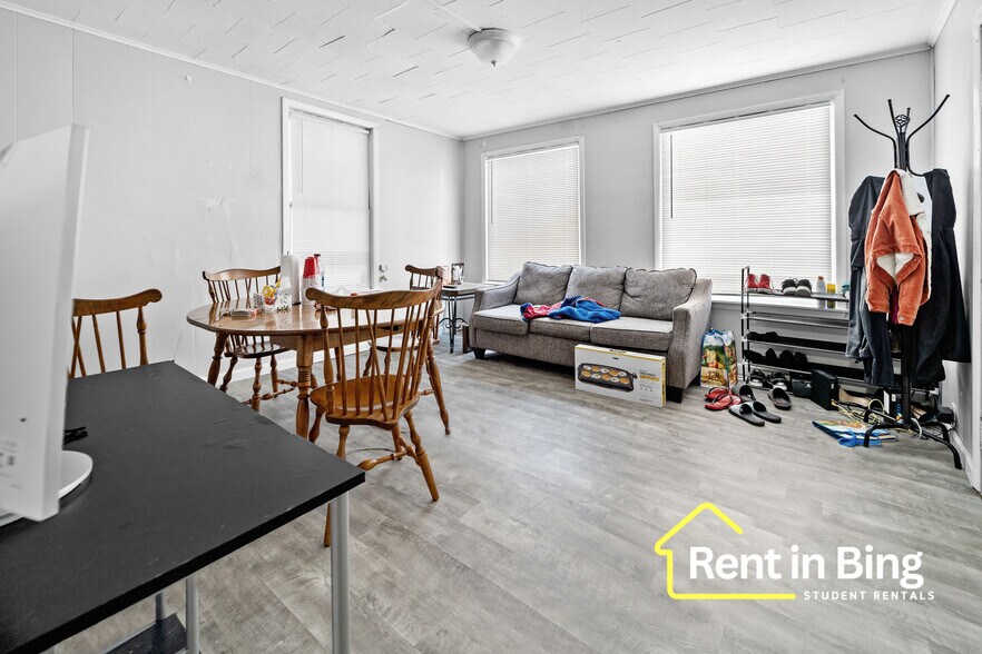 Primary Photo - 122 Murray St