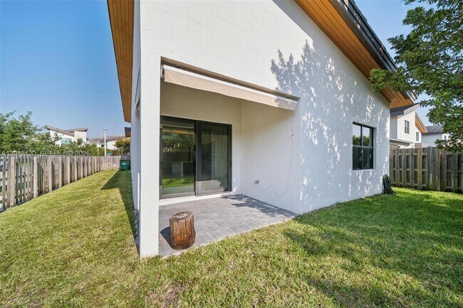 Building Photo - 7635 NW 103rd Pl