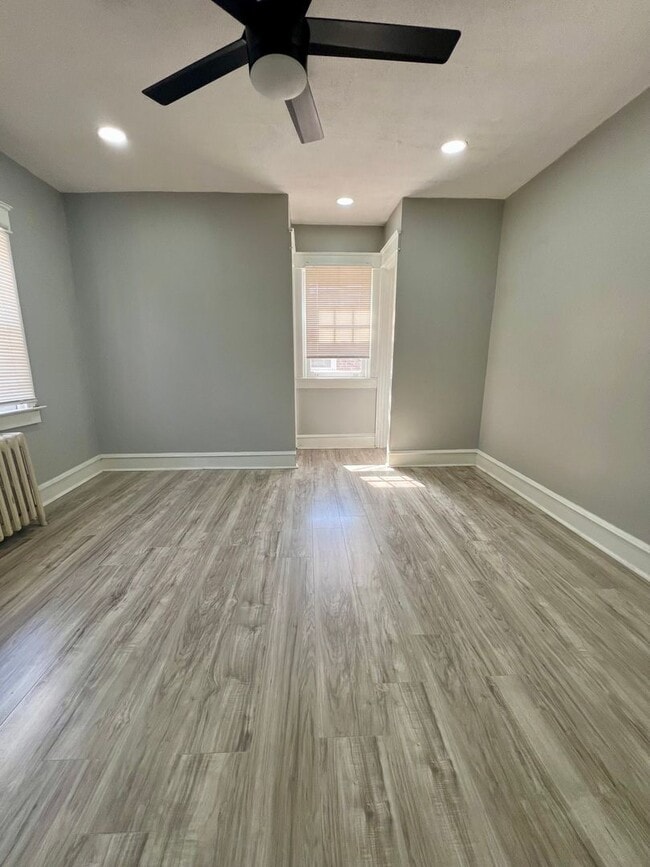 Building Photo - Gorgeous 3-Bedroom Townhome in Parkside! Available NOW!
