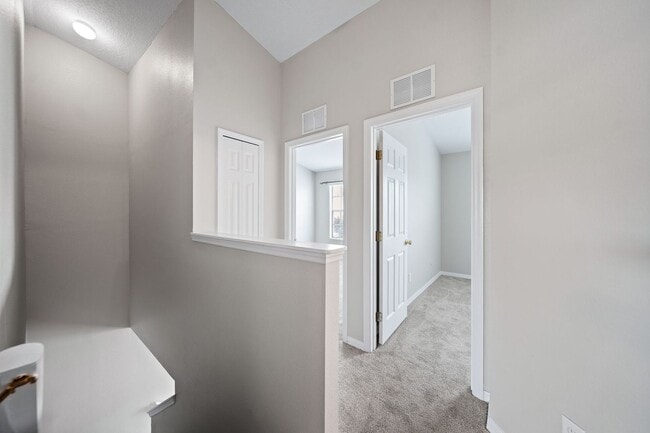 Building Photo - Beautiful 3 Bedroom, 2.5 bath townhouse for rent in Wesley Chapel.