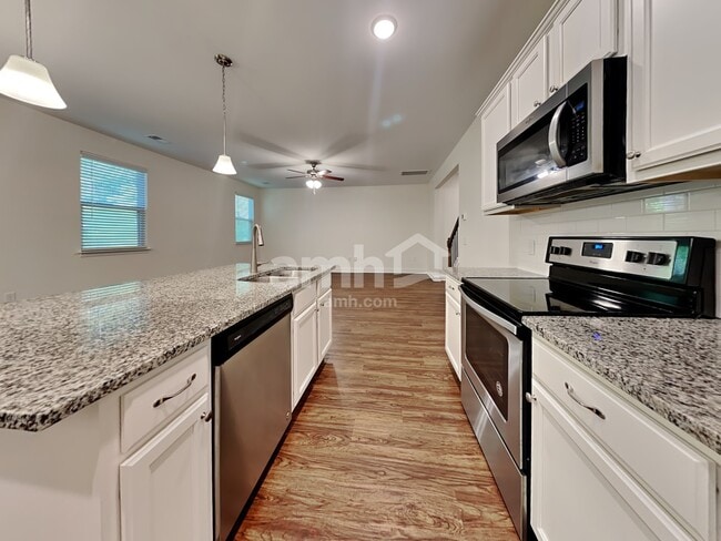 Building Photo - 1009 Theodore Rd