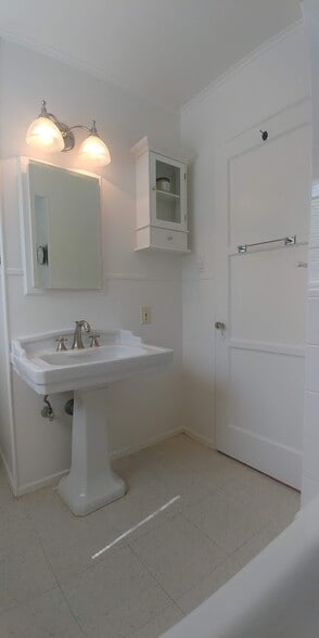 Building Photo - 3555 Colonial Ave