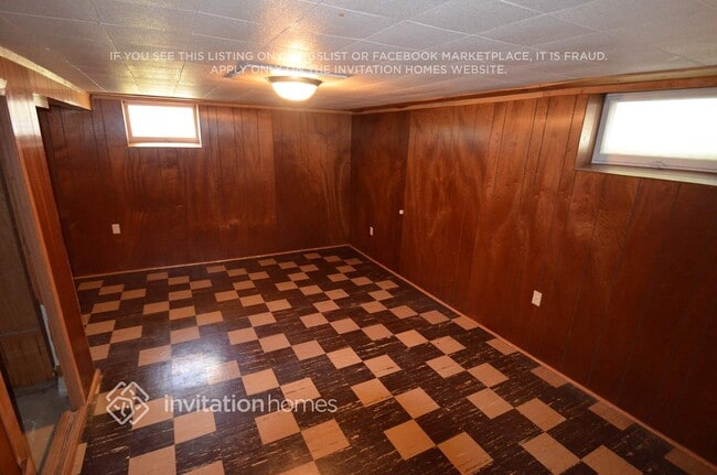 Building Photo - 4240 6th St NE