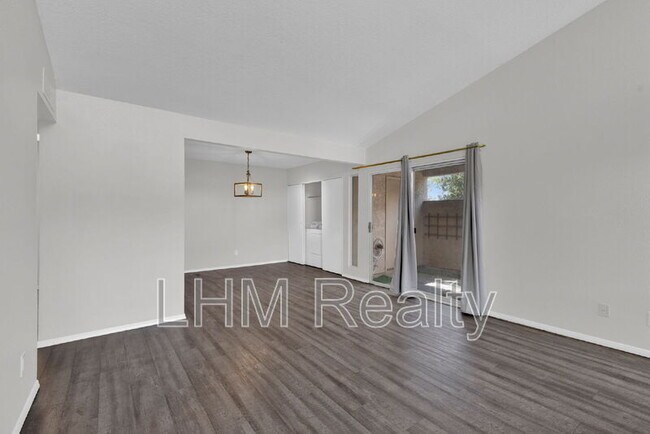 Building Photo - 930 S Dobson Rd