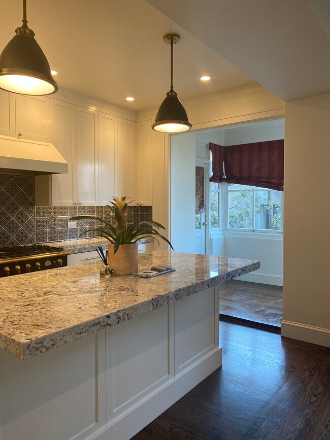 Building Photo - 1450 Greenwich St