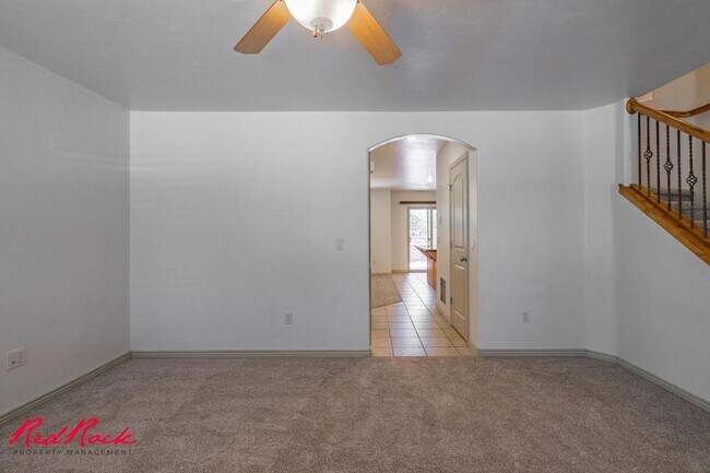 Building Photo - 3 Bedroom Townhome In Fossil Hills!