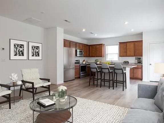 Building Photo - 1504 Rhodes Pond St