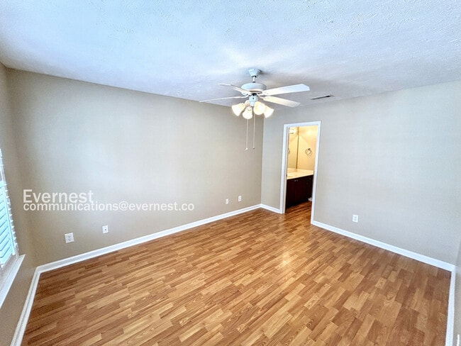Building Photo - 102 Antler Ridge Cir