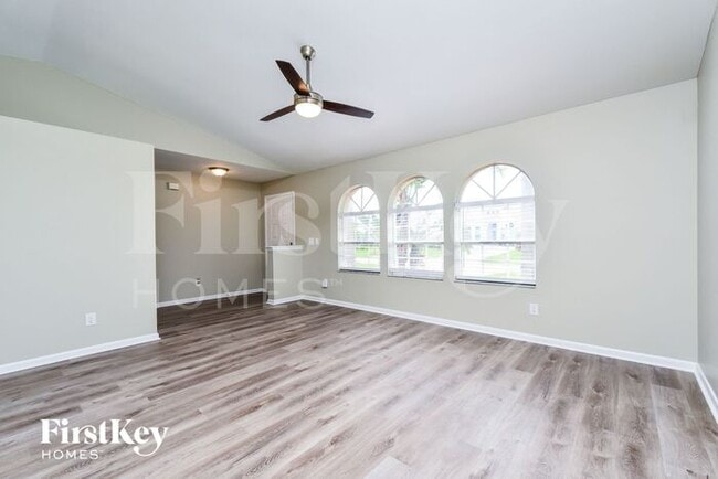 Building Photo - 3330 SW 27th Ave