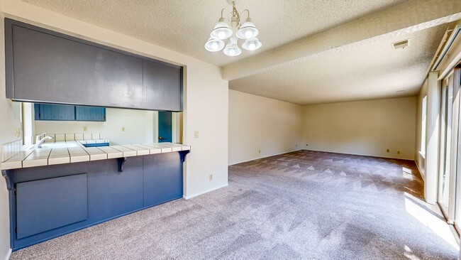 Building Photo - Bright and Beautiful 2 Bedroom 2 Full Bath...