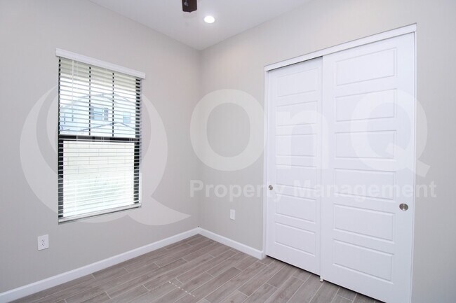 Building Photo - 4811 E Village Dr