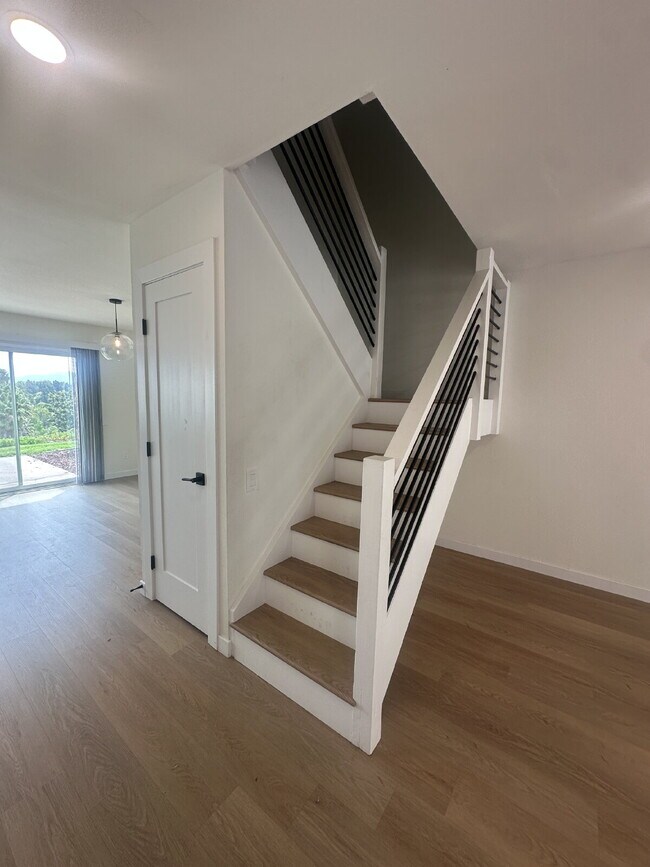 Building Photo - $3,750- 3 Bed / 2.5 Bath Renovated Townhome in Poway