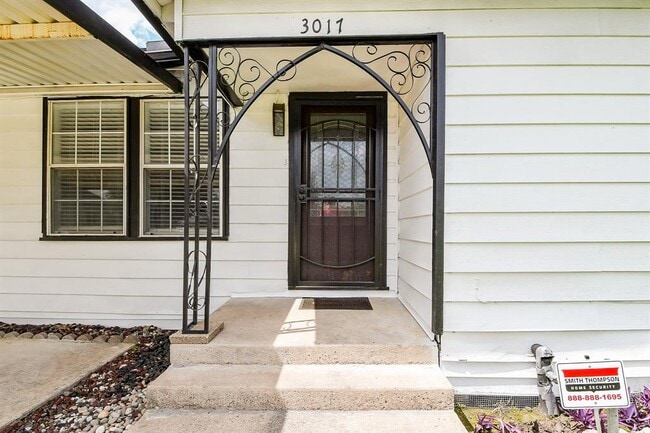 Building Photo - 3017 Barberry Dr
