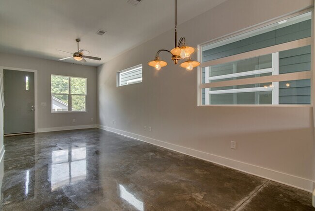 Building Photo - East Nashville Townhome Available Now!