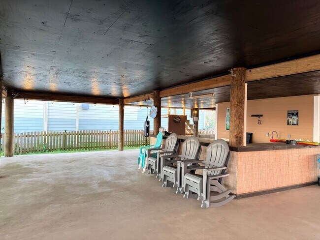 Building Photo - 2572 Gulf Breeze Ave