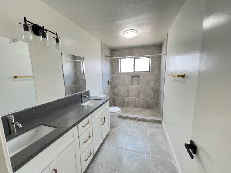 Building Photo - 13850 Dahlgren Dr