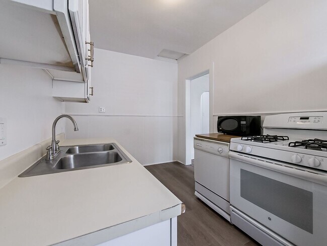 Building Photo - AVAILABLE NOW! SECTION 8 APPROVED! Charming 3-Bedroom Home in Warren!