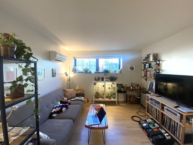 Building Photo - 9 Soden St