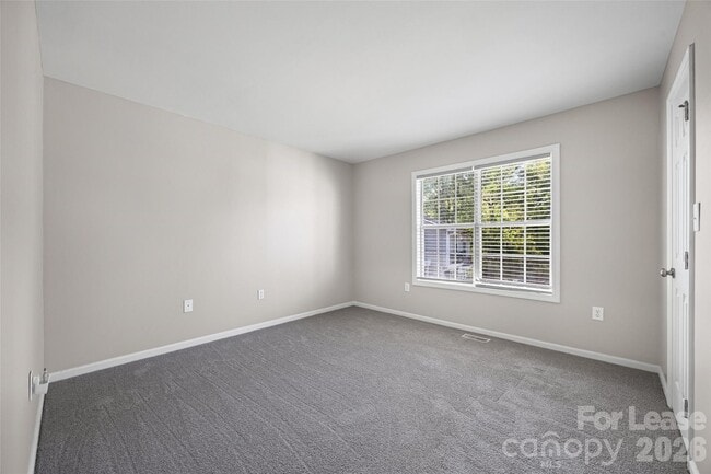 Building Photo - 704 Heritage Pkwy