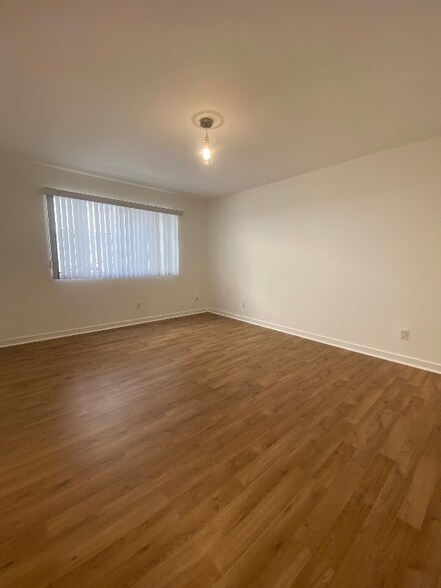 Building Photo - 1849 S Bentley Ave