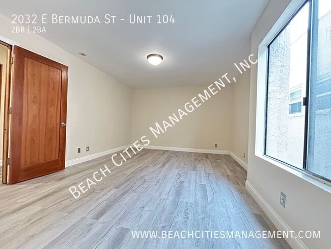 Building Photo - 2032 E Bermuda St