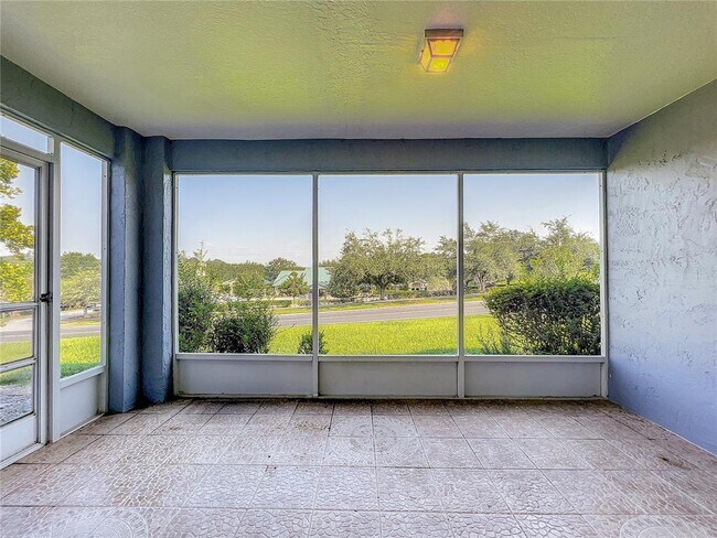 Building Photo - 1364 Hillview Dr