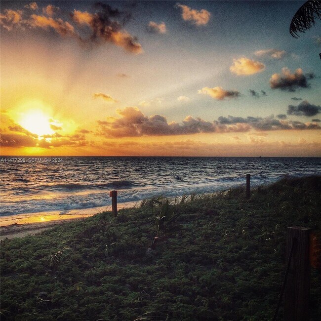 Building Photo - 325 Fernwood Rd