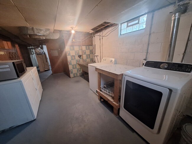 Building Photo - Come see your next home!!  3 bed, 2 bath i...