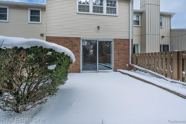 Building Photo - 5075 Buckingham Pl Dr