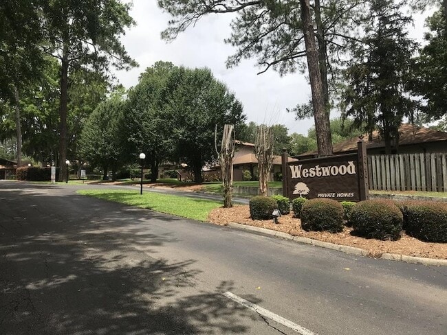 Building Photo - 113 Westwood Dr