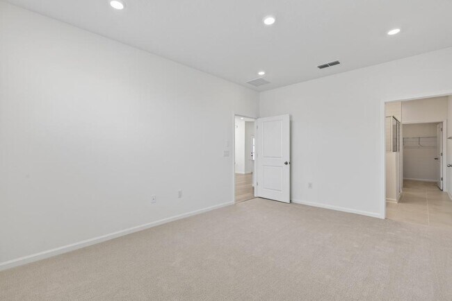 Building Photo - 368 Woods Ln