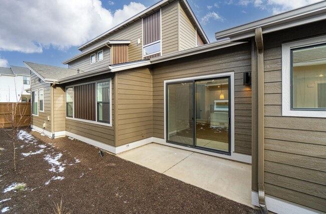 Building Photo - Spacious Westside Home with Loft and Upgra...