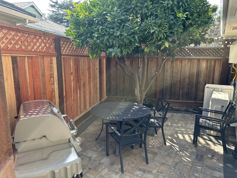 Private Patio - 2203 Park Ave