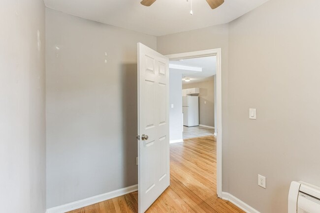 Building Photo - Wonderful! 2BR/1bth home in Columbia Heights. Nice Yard & Parking!!!