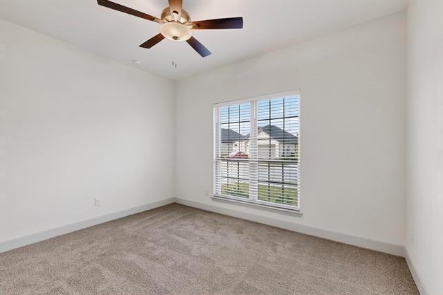 Building Photo - 560 Oak Crk Dr