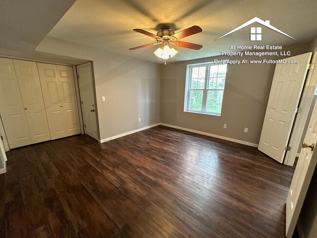 Building Photo - 101 E 10th St