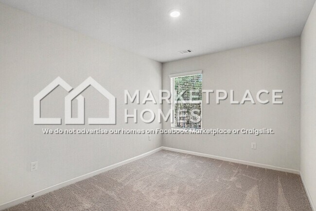Building Photo - 461 Oakwood Dr NW