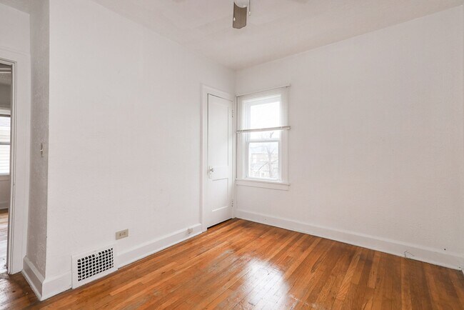Building Photo - 3333 Desota Ave