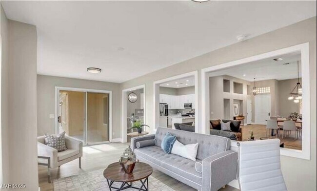 Building Photo - 2608 Desert Sands Dr