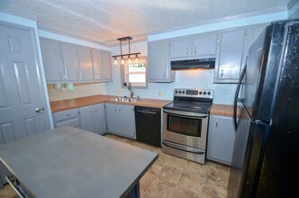 Building Photo - 3bd 2 ba - Mobile Home