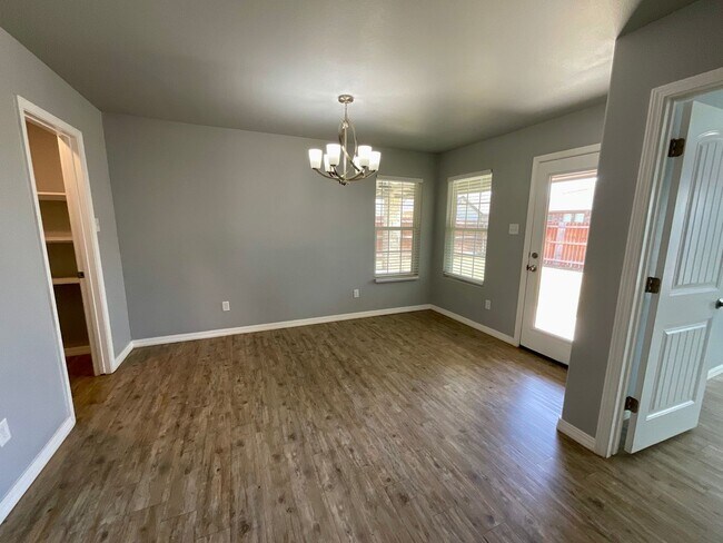 Building Photo - 4 Bed 3 bath 3 Car-Garage-Solar Panels-Move In Ready! Frenship ISD