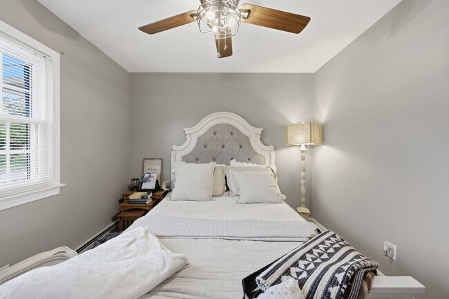 Building Photo - Stunning 4-Bedroom Waterfront Retreat with Modern Upgrades & Lake Living.